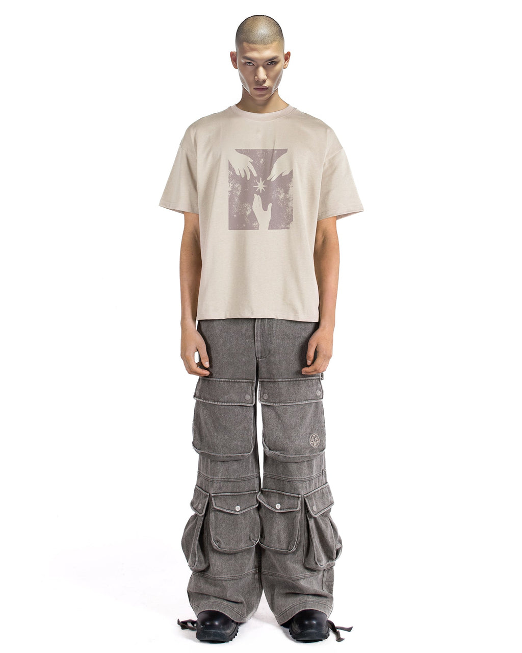 T-Shirt Gathering Sand